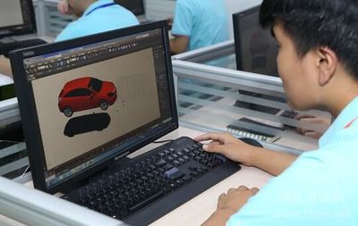 探索數(shù)字未來 石家莊新華電腦學(xué)校三維技術(shù)體驗(yàn)課引領(lǐng)計(jì)算機(jī)技能新潮流